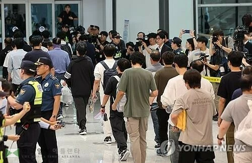  조지아 구금사태 뒤 풀려나 한국 돌아온 한국인 근로자들 [연합뉴스]