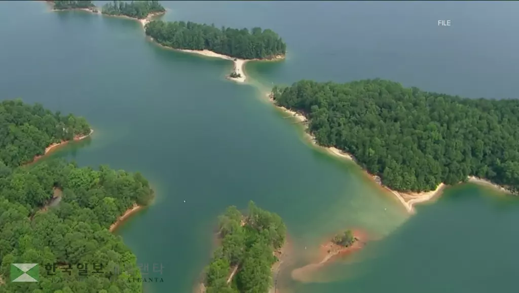 최근 침식 현상으로레이크 레이니어 내 상당수 섬들이 사라진 것으로 파악됐다. 이에 따라 당국은 호안 보호를 위한 보강 작업을 이어가고 있다.