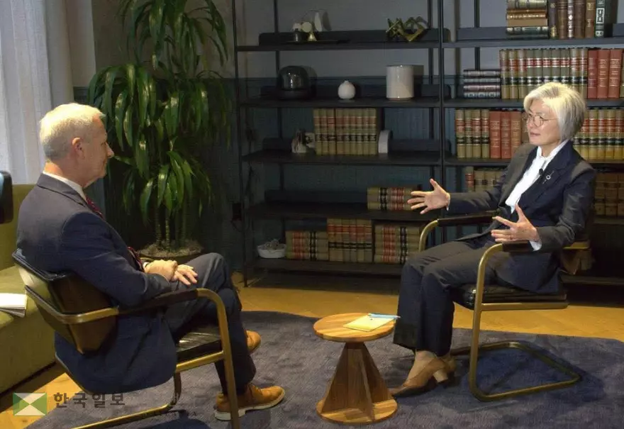 강경화 주미대사가 1일 WSB TV와 인터뷰하고 있다.<사진=주미 한국대사관 제공> 