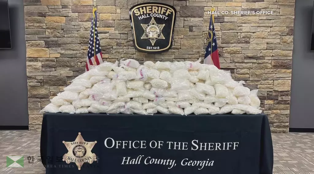 지난 달 21일 홀 카운티에서 수사당국에 의해 적발돼 압수된 300킬로그램의 메스암페타민. 같은 날 애틀랜타에서도 419킬로그램의 같은 종류의 마약이 적발됐다.<사진=홀 카운티 셰리프국 제공>