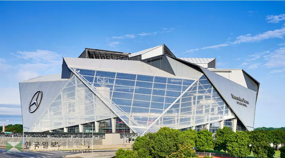 메르세데스-벤츠 경기장에서는 내년 축구 월드컵 예선 5경기와 32강전, 16강전 및 4강전 경기가 열린다.<사진=메르세데스벤츠스타디움닷컴>