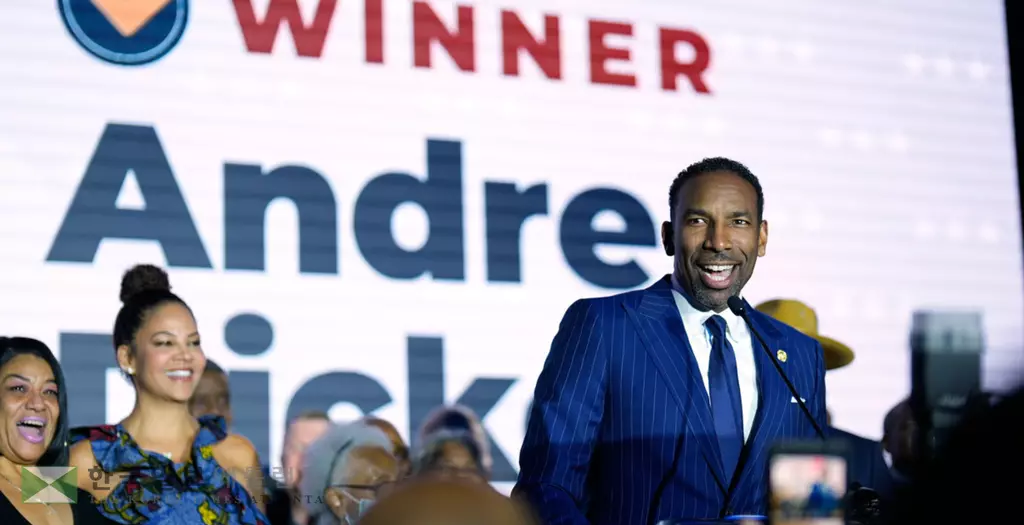 지난 11월 4일 선거에서 압도적 표차로 재선에 성공한 안드레 디킨슨 애틀랜타 시장.<사진=조지아 공영방송>