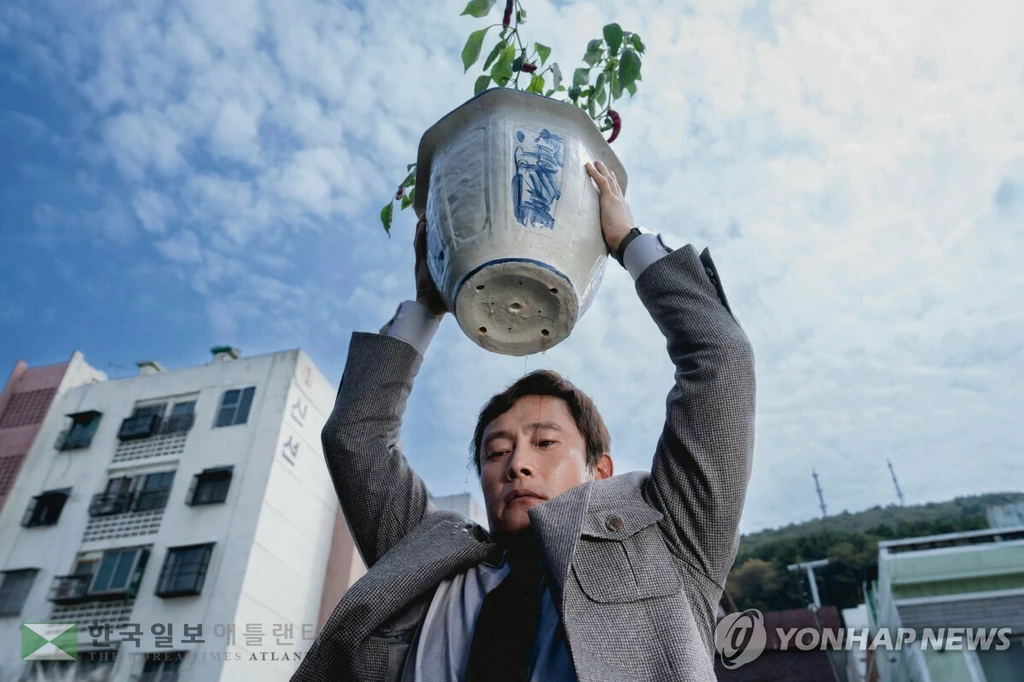 영화 '어쩔수가없다' 한 장면[AP 연합뉴스 자료사진/Neon 제공]