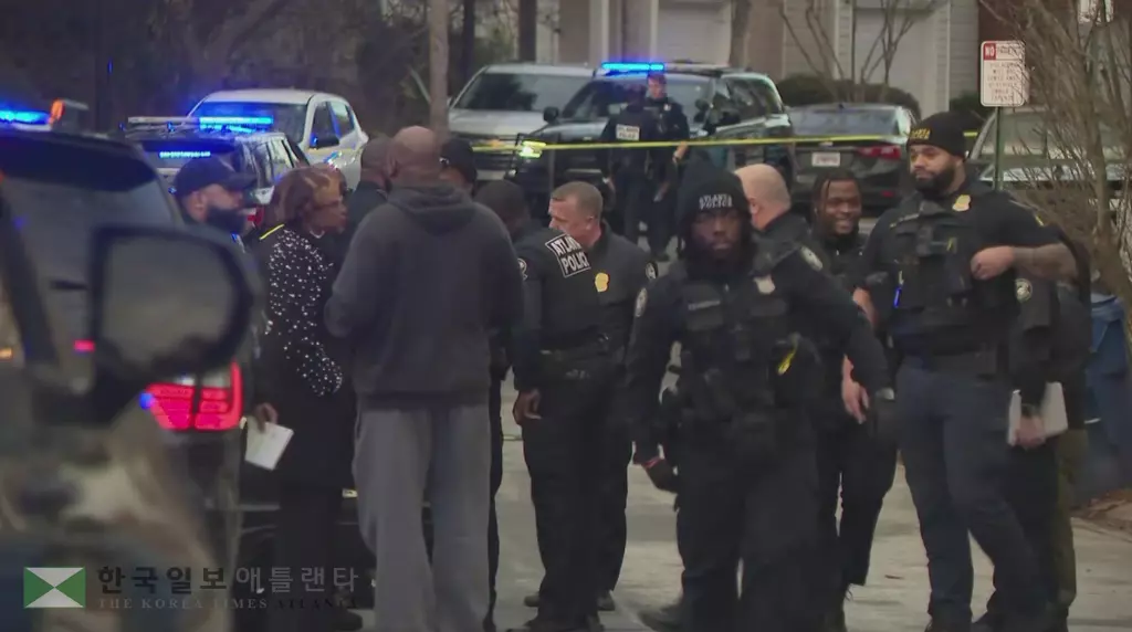 12일 오후 총격이 발생한 주택단지에 경찰들이 현장을 통제하고 있다.<사진=애틀랜타 경찰 제공>