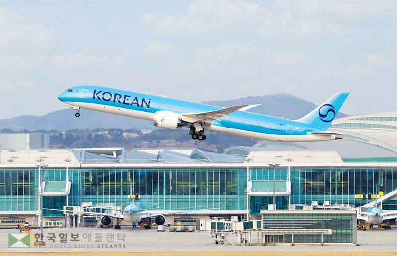  대한항공이 비상구 조작 행위에 대해 강력 대응에 나서기로 했다. [연합]