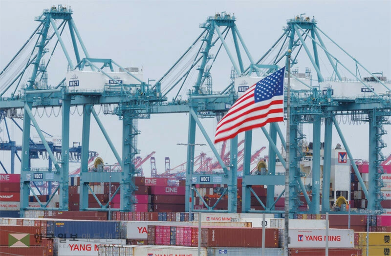  도널드 트럼프 대통령의 관세 정책이 예상했던 경제 활성화 효과를 불러오지는 않았지만 우려했던 경기침체도 발생하지 않았다. [로이터]