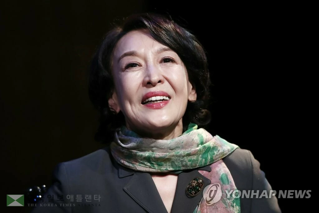 2021년 10월 19일 배우 윤석화가 서울 마포구 산울림 소극장에서 열린 아카이브 '자화상I' 프레스콜에서 열연을 펼치는 모습. [연합뉴스 자료사진. 재판매 및 DB 금지]