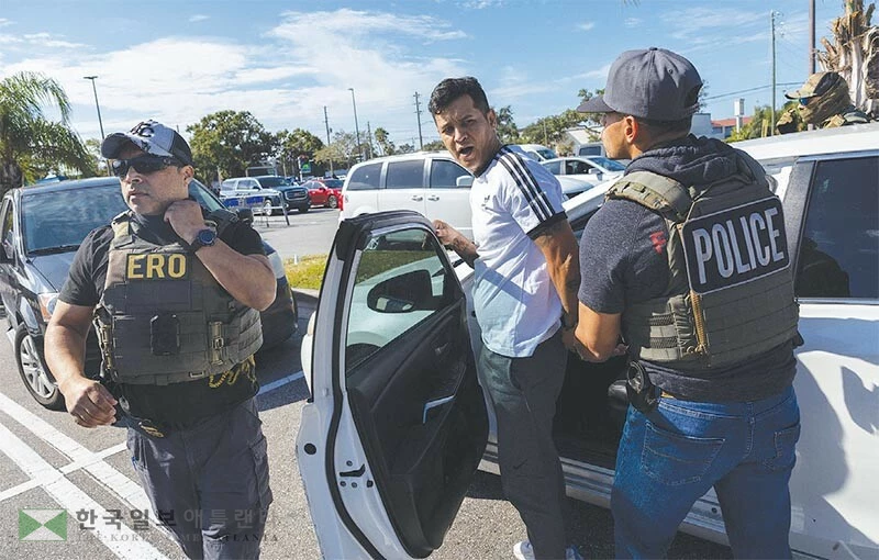  도널드 트럼프 행정부가 시민권자에 대한 대거 단속과 추방에 나섰다. [로이터]