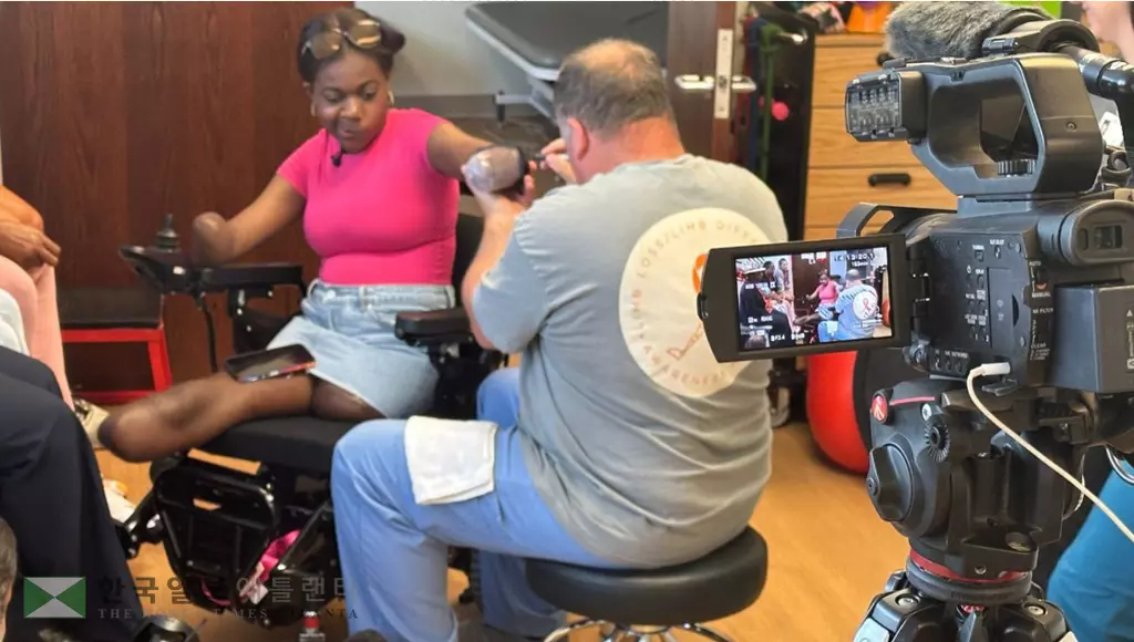 나탈랴가 11얼라이브 취재진과 인터뷰하고 있는 모습.<사진=11얼라이브 뉴스>