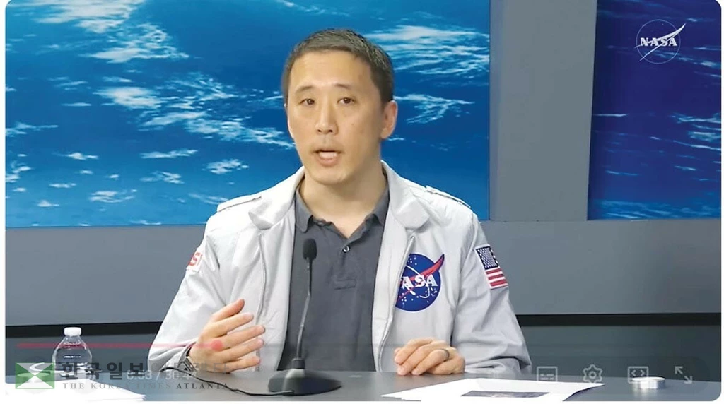 지구로 귀환 후 NASA 기자회견 참석한 조니 김. <NASA>
