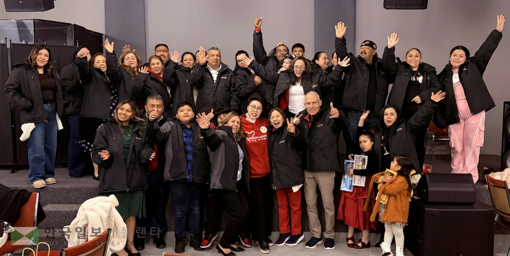 헤이프빌 히스패닉 교회에게 사랑의 자켓 전달.