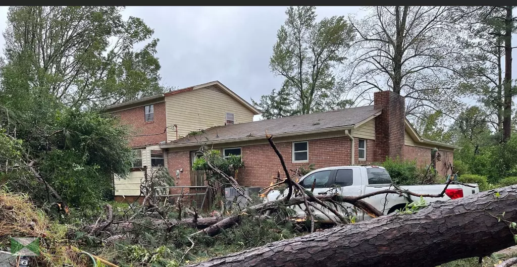 폭풍 등으로 피해를 입은 주택에 대한 보험 보상 지급 지연에 대한 불만이 늘고 있다. 2024년 8월 허리케인 헬린으로 피해를 입은 어거스타 주택 모습.