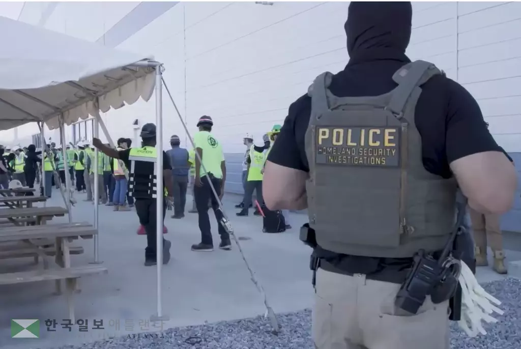 지난 9월 서배나 현대차 메타플랜타에 대한 이민당국 급습 소식이 AJC선정 정치 경제 부분 2025년 10대 뉴스에 선정됐다.<사진=AJC>