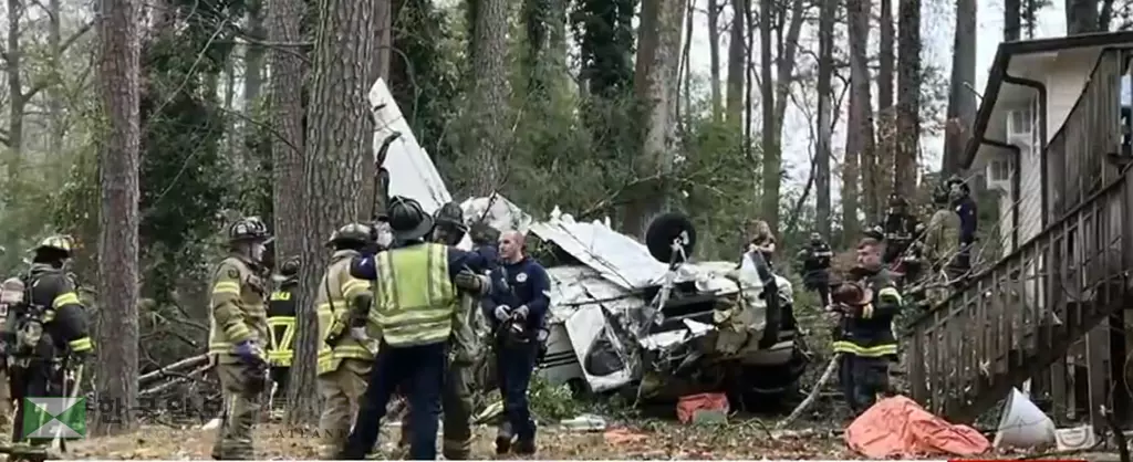 28DL 오전 사고가 나자 디캡소방국 대원들과 도라빌경찰 관계자들이 출동해 현장을 통제하고 있다.<사진=ANF>
