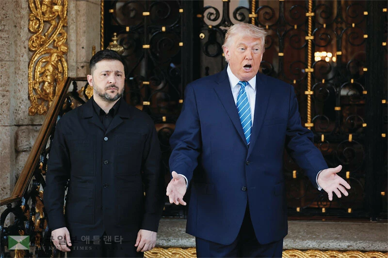  28일 플로리다주 마러라고 리조트에서 만난 도널드 트럼프 대통령과 블로디미르 젤렌스키 우크라 대통령의 취재진의 질문에 답하고 있다. [로이터]