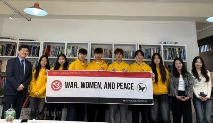 '평화의 소녀상' 구글 지도 제작한 학생들(서울=연합뉴스) 전 세계 '평화의 소녀상' 구글 지도를 제작한 한인 청소년 비영리 봉사단체 '화랑' 산하 기구인 '화랑 인터내셔널' 소속 학생들. 맨 왼쪽은 박기태 반크 단장. [반크 제공]