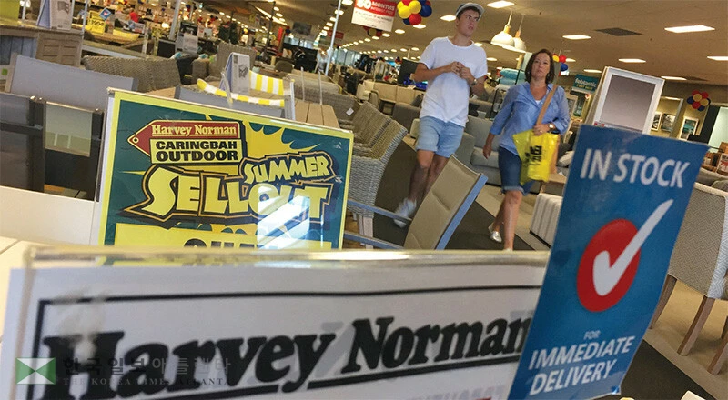  작년말 소비자들은 경제 불확실성에도 불구하고 지갑을 여는 데 주저하지 않았다. 대부분 경제학자들은 올해도 작년 소비 흐름이 이어질 것이란 긍정적인 전망을 내놓고 있다. [로이터]