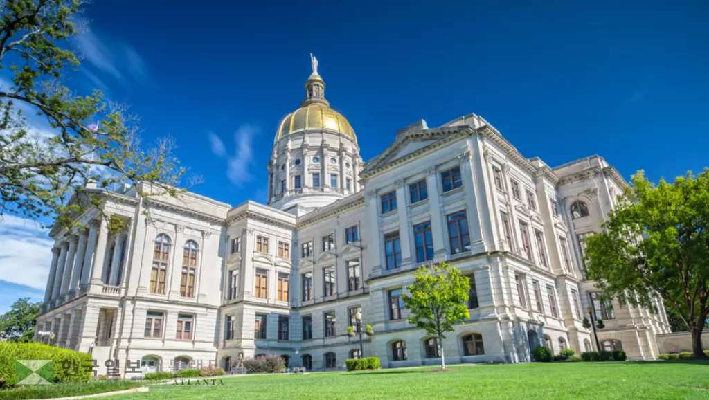 주 청사 주인공 자리를 높고 공화당 번스 부지사와 존스 주하원의장 간 공화당 경선도 뜨거운 관심을 받고 있다. 여기에 마조리 테일러 그린이 가세할 경우 판세는 요동칠 것으로 보인다.