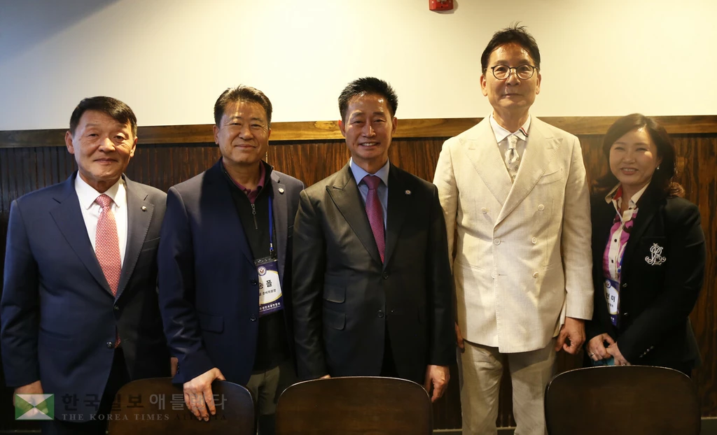 9일 취임식을 위해 애틀랜타를 방문한 서정일 미주총연 회장 등이 8일 오후 둘루스에서 기자회견을 열었다.