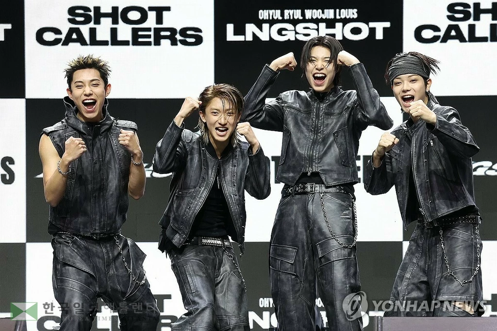 그룹 롱샷이 13일 서울 영등포구 명화라이브홀에서 열린 데뷔 '샷 콜러스' 쇼케이스에서 포즈를 취하고 있다. 2026.1.13 서울=연합뉴스) 