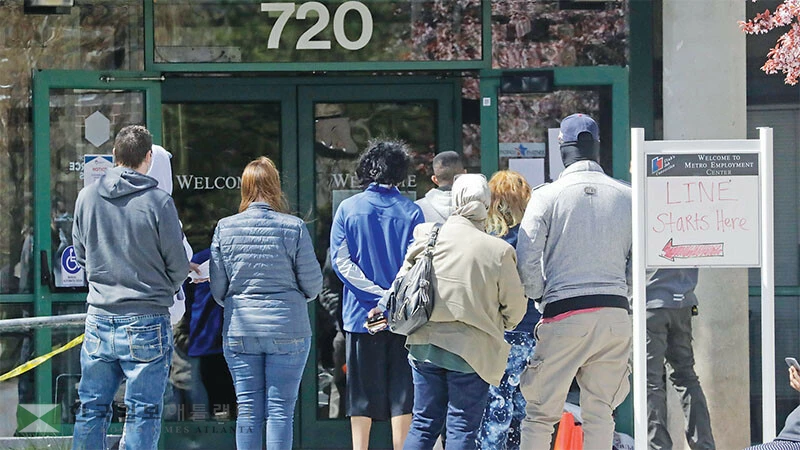  트럼프 행정부의 관세 정책으로 일자리가 급감하고 기업 투자가 급격하게 위축되고 있다. 유타주에서 실업자들이 실업 수당 신청을 위해 대기하고 있다. [로이터]