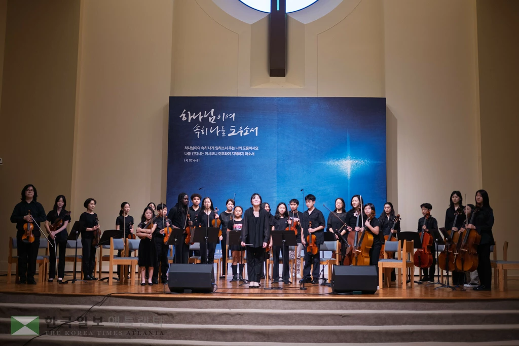 아틀란타 한인교회 부설 TPS 유스 오케스트라 정기연주회 모습.월내는 송지혜 지휘자.
