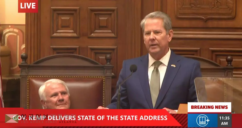 14일 캠프 주지사가 주하원 본희의장에서 2026년 주정연설을 하고 있다. 이날 연설은 주요 방송에 의해 생방송으로 중계됐다.<사진-11얼라이브 뉴스 화면>