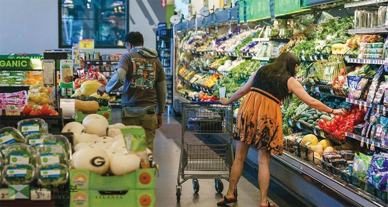  연준이 경기동향 보고서인 베이지북 발간을 통해 전국 경제활동이 개선되고 있다고 분석했다. [로이터]