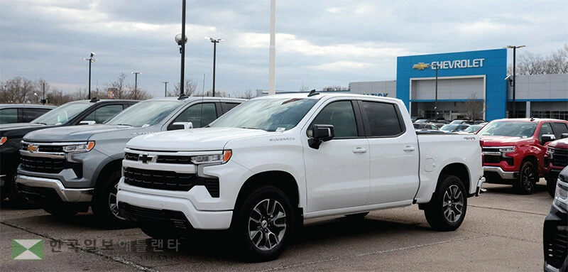  고가, 고금리로 신차 할부금이 치솟고 있다. 차량 구매를 고려하고 있다면, 쇼핑에 나서기 전부터 본인의 재정 상황을 냉정하게 점검할 필요가 있다. [로이터]