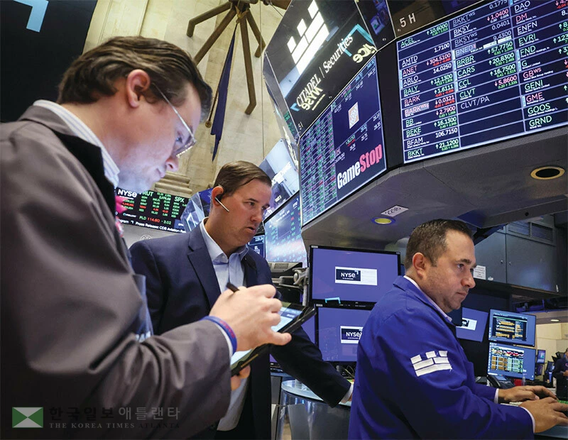  트럼프 대통령의 ‘그린란드 관세’ 위협으로 유럽 국가들이 미국 자산 비중을 줄일 것으로 전망된다. 이는 미 경제와 증시에 타격이 될 것이란 분석이다. [로이터]