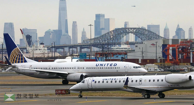  올해 항공료가 소폭 인하할 전망이다. 여행 일정 별로 항공권이 저렴하게 나오는 시기를 노려 예약해야 항공료를 더 절약할 수 있다. [로이터]