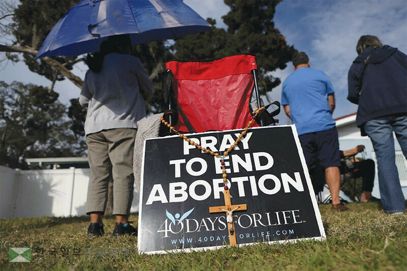  낙태를 반대하는 시민들이 시위를 벌이고 있다. [로이터]