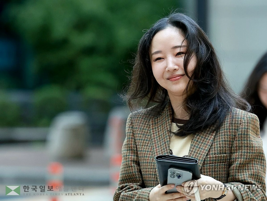  민희진 전 어도어 대표가 2025년 9월 11일 서울 서초구 중앙지방법원에서 열린 하이브와의 주식 매매대금 청구 및 주주 간 계약 해지 확인 소송에 증인으로 출석하고 있다. 2025.9.11 <연합>