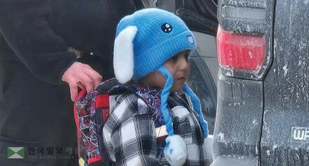 미네소타주에서 CI E에 체포된 5세 어린이. <연합>