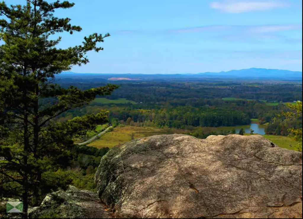 북조지아 산악풍경을 조망할 수 있는 명소인 사니 마운틴 이름을 트럼프 마운틴으로 변경하자는 결의안이 주의회에 발의됐다.