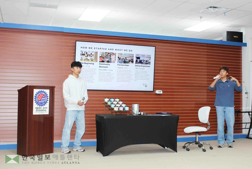 '캔들스 포 윌리엄'을 설립한 윈스턴 라, 데이빗 윤 군이 사업의 미션과 행후 계획에 대해 설명을 하고 있다. 