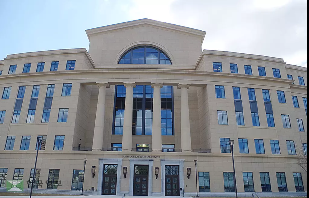 3일 의료과실 배상액 상한선에 대한 위헌 여부를 가르기 위한 조지아 대법원의 첫 구두변론이 열렸다. 조지아 대변원 청사 전경,