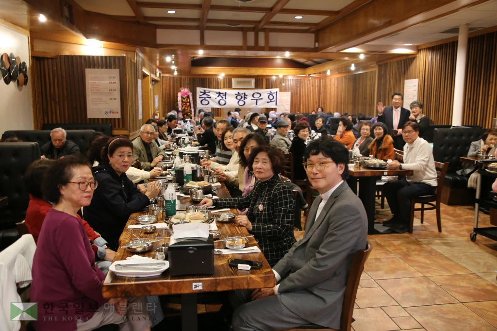 충청향우회 설잔치가 8일 저녁 둘루스 한밭식당에서 모여 고향의 정을 나눴다.