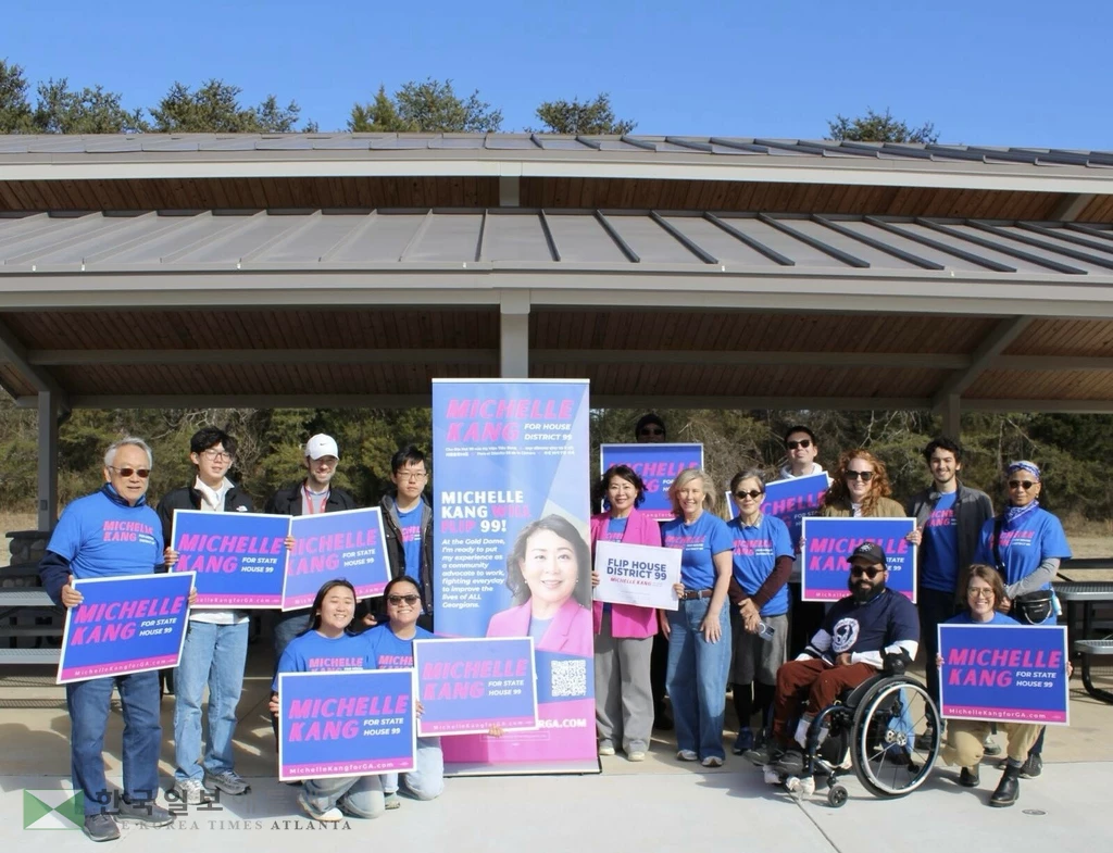 지난 8일 열린 미셸 강 후보의 캔버스 런치 참가자들이 함께 모여 강 후보의 선거운동 승리를 다짐했다.