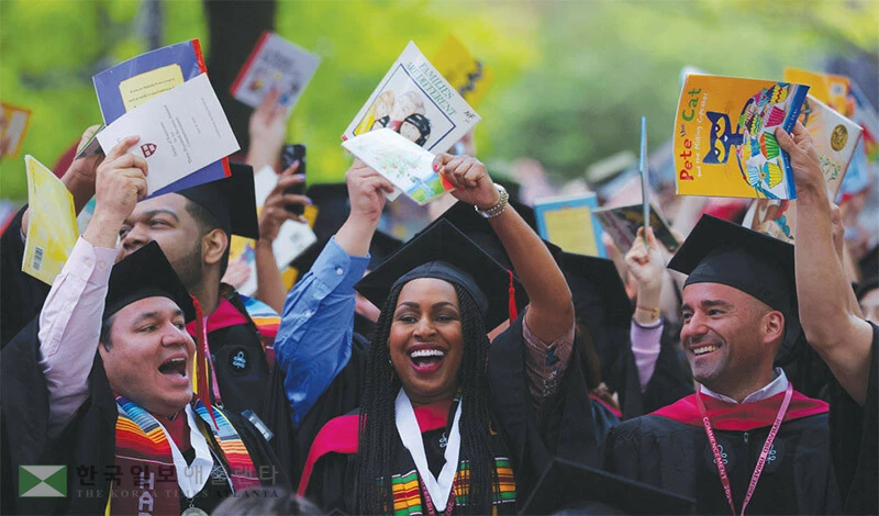  클럽 활동과 커뮤니티 봉사 활동 등 과외 활동에 참여하면서 자신이 가장 흥미를 느끼는 분야가 무엇인지 탐색해보면 대학 전공 선택에 도움이 된다. [로이터]