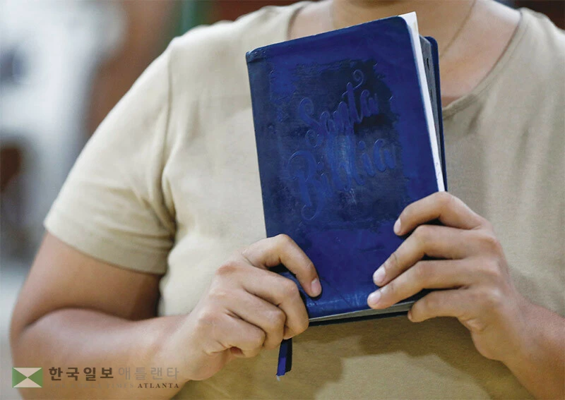  미국 개신교 교인 대다수는 성경을 정기적으로 읽지만, 매일 읽는다는 비율은 약 31%인 것으로 조사됐다. [로이터]