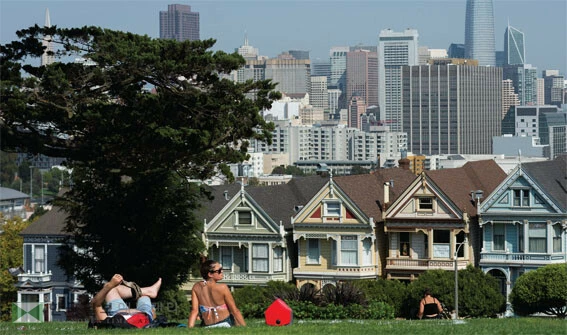 가족 활동을 줄이거나 여행 계획을 연기하고, 고장이 발생할 때마다 불안감을 느낀다면 하우스 푸어에 빠졌다는 신호다.     <로이터>