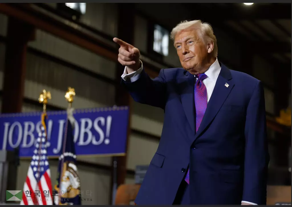 19일 롬 소재 쿠사 스틸 공장에서 연설하는 도널드 트럼프 대통령.<사진=AJC>