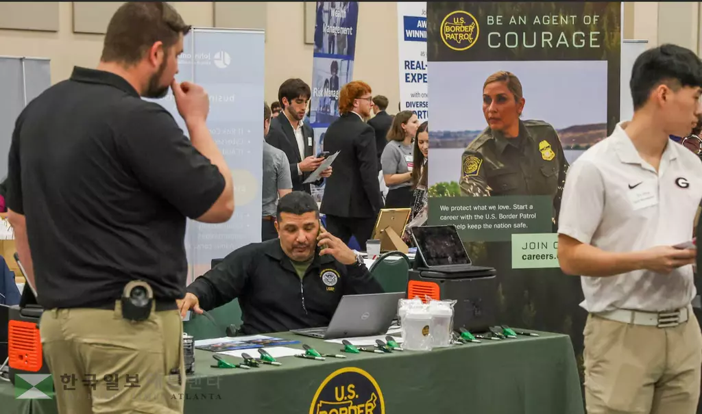이달 초 UGA에서 열린 취업박람회장에 마련된 CPB 부스 모습.<사진=AJC>