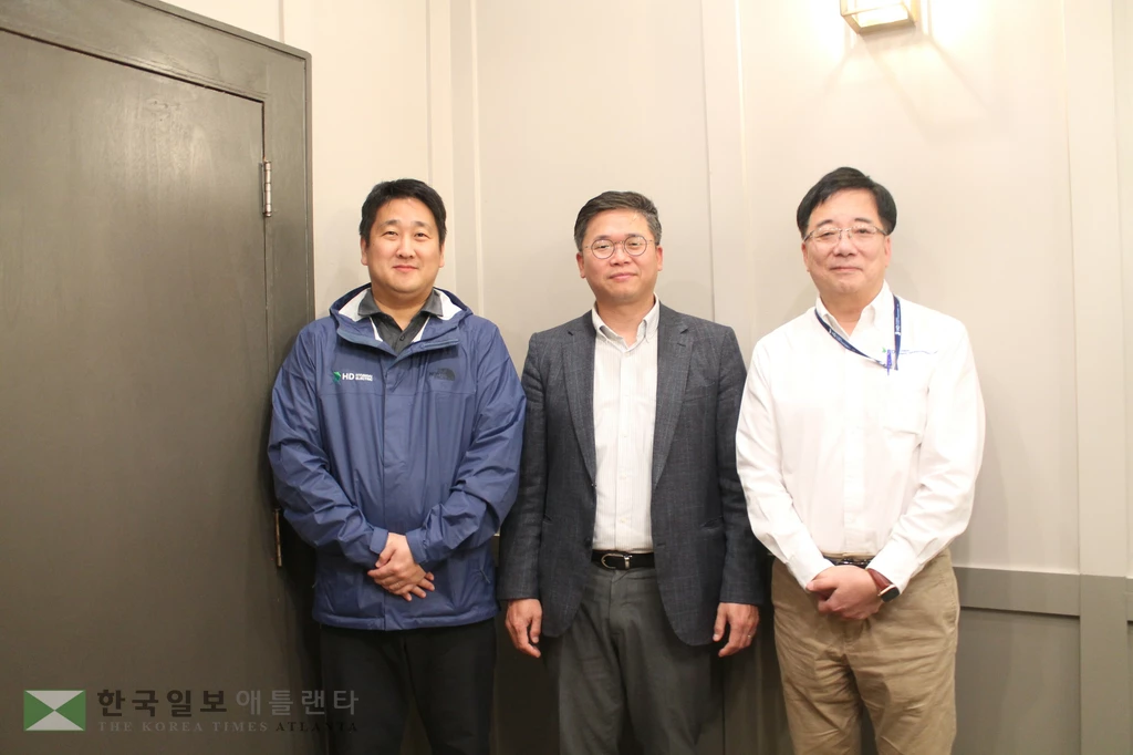 지난 19일 조지아주 둘루스에서 기자회견을 한 HD 현대일렉트릭 임직원들.