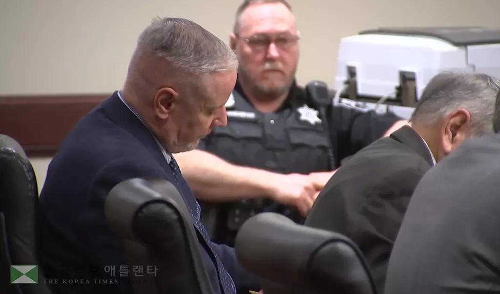 24일 속개된 재판에러 콜린 그레이가 고개를 숙인 채 딸의 증언을 듣고 있다.<사진=ANF>