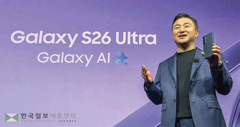  노태문 삼성전자 대표이사 사장이 25일 샌프란시스코 ‘팰리스 오브 파인 아트’에서 3세대 AI폰 ‘갤럭시 S26 시리즈’를 소개하고 있다. [연합]