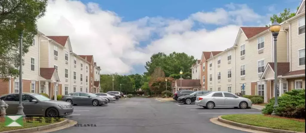 지난해 말부터 개조 공사가 시작된 피치크리 코너스 소재 장기 투숙용 호텔인 ‘스프링 스왈로 로지’ 외부 전경<사진=질로우 닷컴 캡쳐>