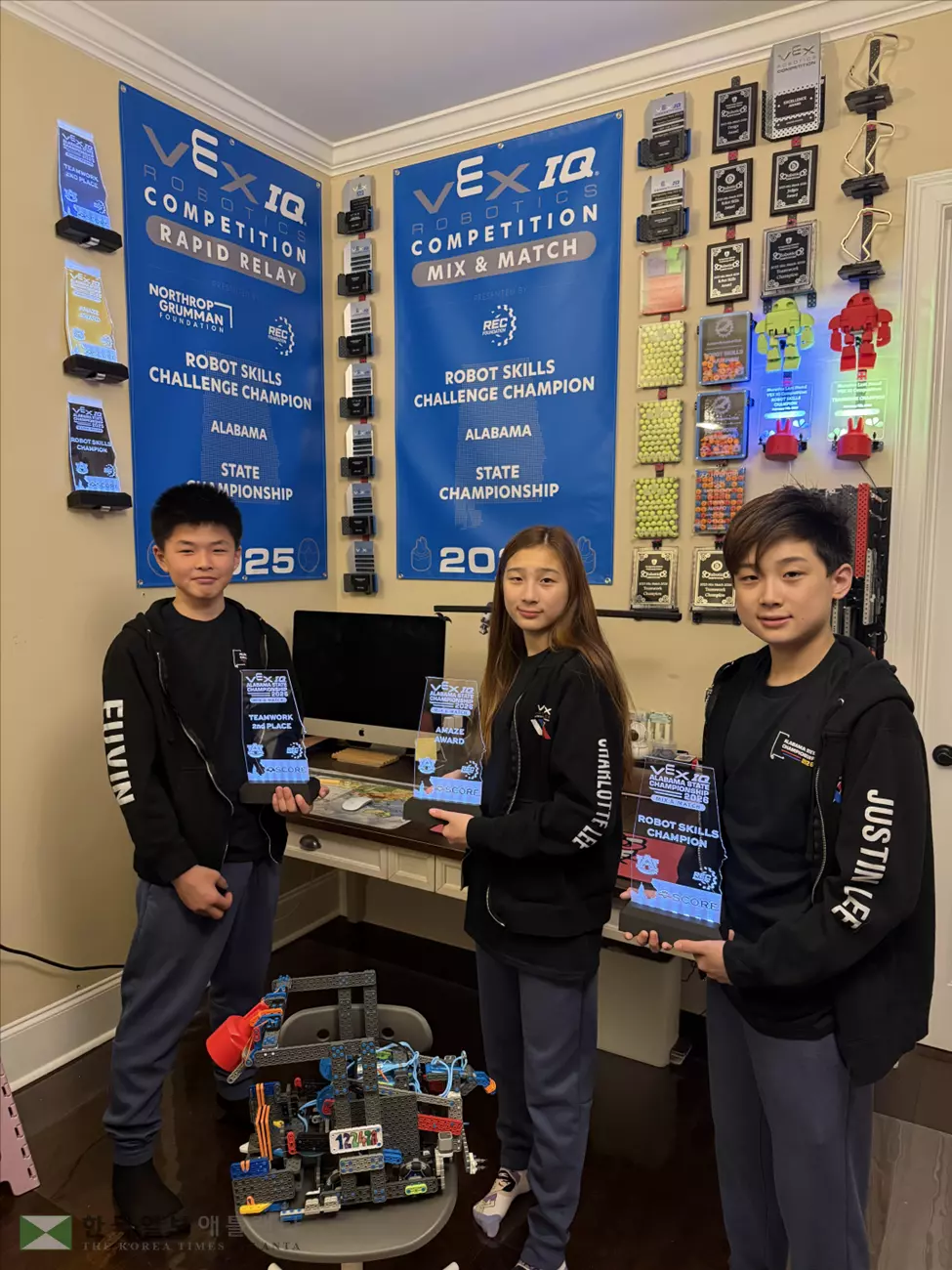 앨라배마 VEX 로보틱스대회를 석권한 팀 워리어스 멤버들.
