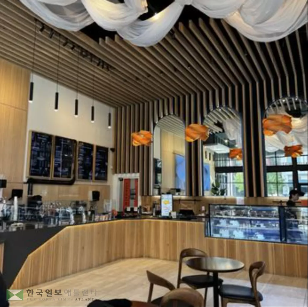 지난달 20일 미드타운에서 그랜드 오픈을 한 베이커리 카페 하얀풍차 매장 모습<사진=인스타그램>